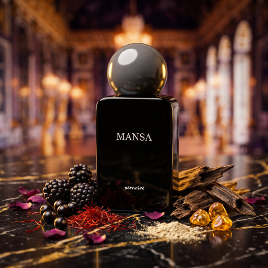 Frasco negro brillante con tapón esférico gris oscuro de Mansa de Pernoire, rodeado de madera de oud, zarzamoras, azafrán y ámbar, estilo Casa Flores.